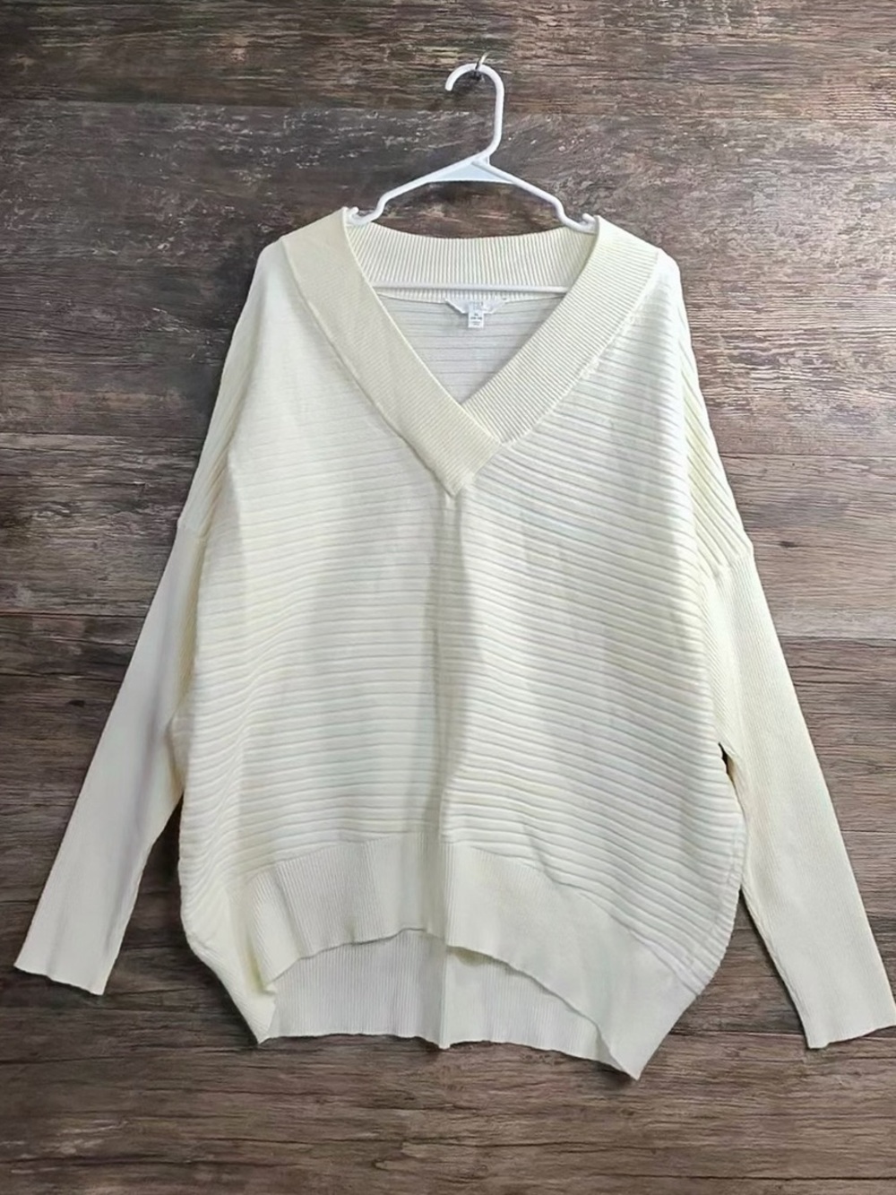 Time and Tru Cream V-Neck Ribbed Knit Sweater - Women's